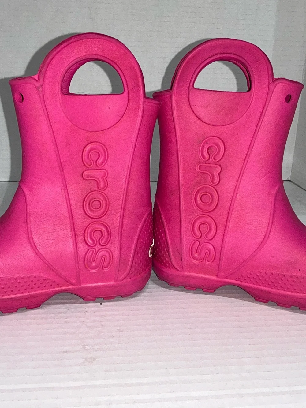 CROCS Kids Classic Clog in Bright Pink 8C Causal preppy coastal